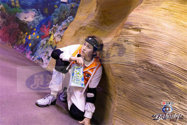 赞多首张个人实体专辑《序章》预售开启 四分钟破白金唱片