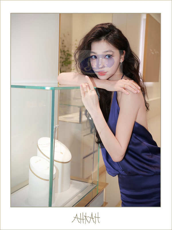 易梦玲作为品牌挚友出席活动 活动展现独特时尚魅力