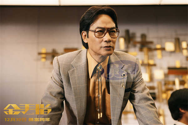 电影《金手指》曝“搞钱局”大片特辑 奢靡奇观震撼梁朝伟刘德华