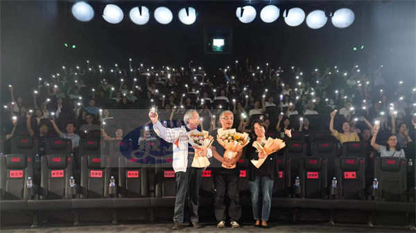 纪录电影《穿越烽火》江西首映礼暨推广曲发布会在南昌举行