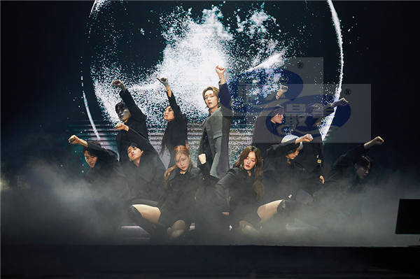 SHINee成员温流首次个人演唱会“O-NEW-NOTE”盛况空前，共吸引全世界74个地区的观众！