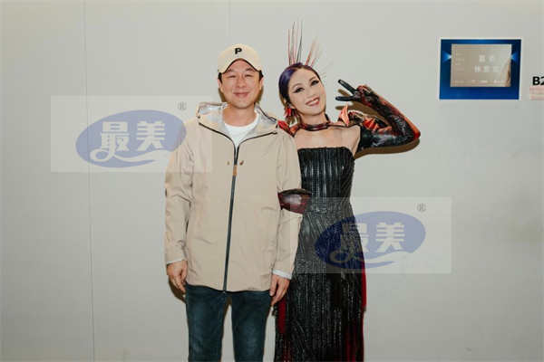 杨千嬅北京新工体开唱 嘉宾叶蒨文林子祥惊喜现身