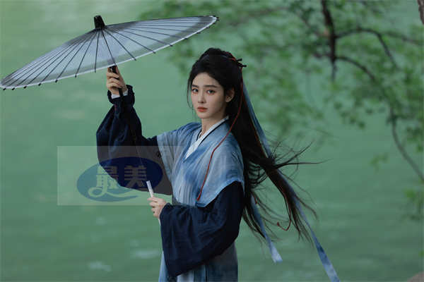 官宣！00后潜力小花张凯莹签约欢瑞，同天新剧开机热度攀升