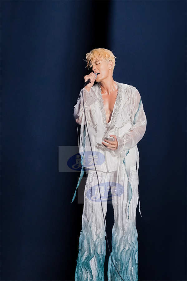 吴克群深圳演唱会人工控雨 内娱演唱会整活第一人