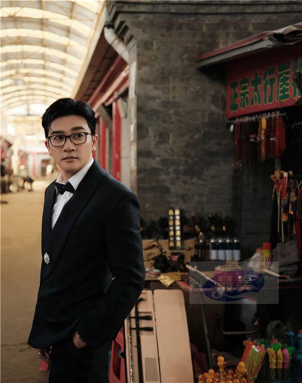 苏有朋黑色西装出席华表奖 朗诵诗句致敬电影人 (7).jpg 苏有朋黑色西装出席华表奖 朗诵诗句致敬电影人