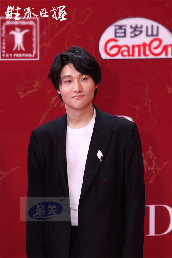 电影《胜券在握》剧组上影节花式推介  实力阵容演绎反差角色共破迷局