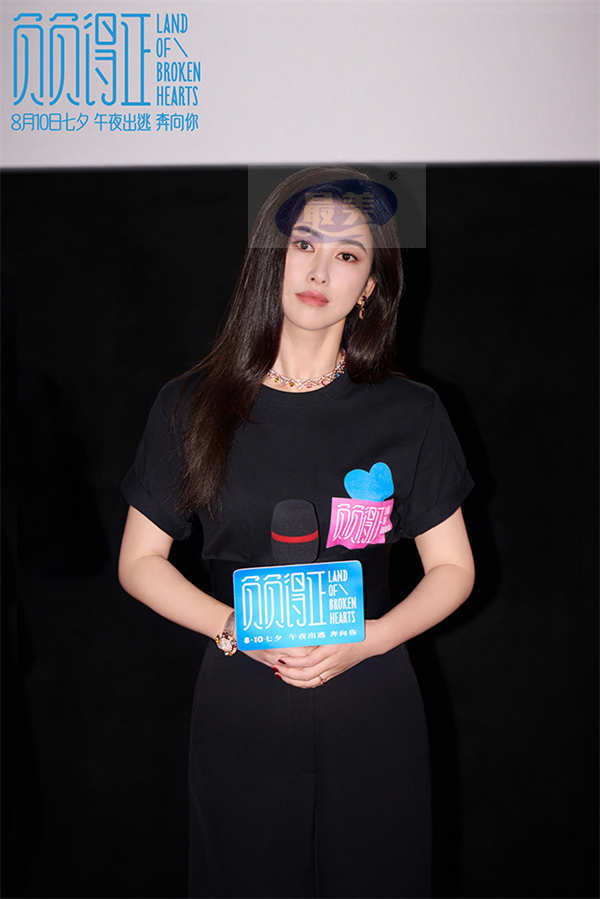 《负负得正》首映礼宇宙级浪漫触达人心 首波口碑获赞“独一份七夕爱情片”