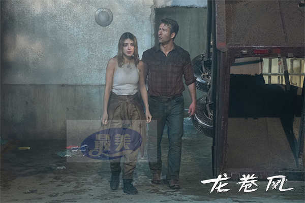 电影《龙卷风》预售全面开启 “暴风预警”新预告展现自然威力