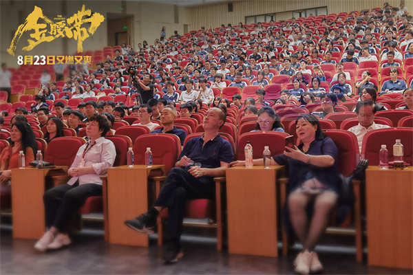 《繁花》编剧秦雯荣获白玉兰奖最佳编剧 新作电影《金腰带》首轮校园点映掀起好评热潮