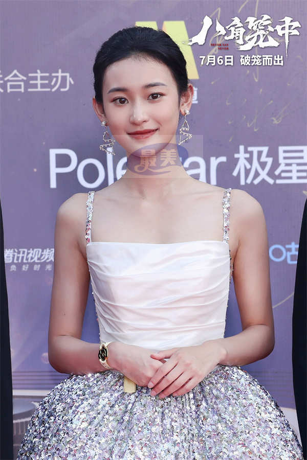 王宝强携《八角笼中》亮相盛典 获期待电影关注导演新锐演员三奖项