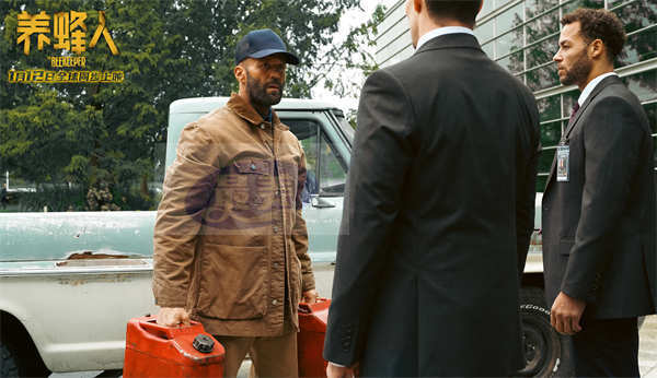 杰森·斯坦森《养蜂人》发布终极预告海报 退休特工炮轰百亿诈骗集团