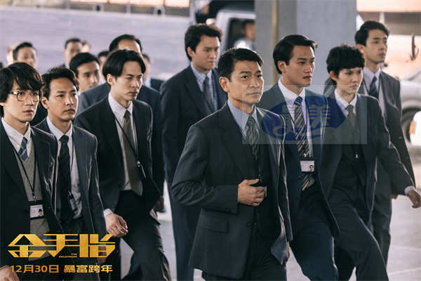 电影《金手指》曝“头破血流”预告 刘德华查案被疯狂追杀“实惨”