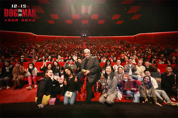 吕克·贝松空降《狗神》中国首映礼 终极预告海报双发高能来袭