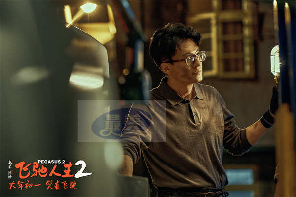 电影《飞驰人生2》曝全新预告和海报 沈腾携飞驰车队热血冲刺巴音布鲁克赛道“燃起来了”