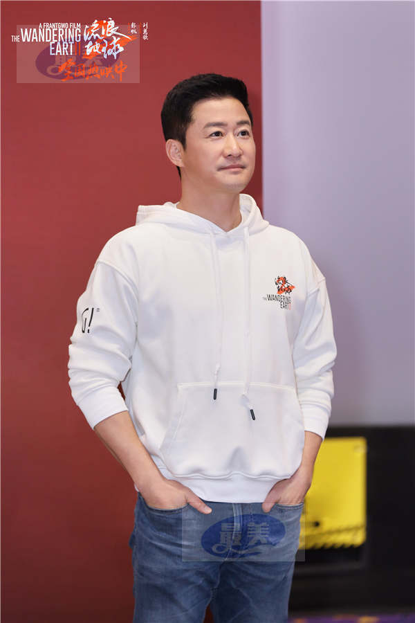 电影《流浪地球2》史上最多幕后主创路演点燃郑州观影热情 千人齐喊“我们在,一直都在”