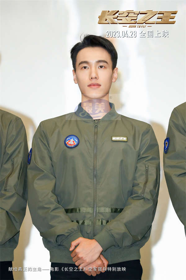 电影《长空之王》正在热映 作为第13届北影节闭幕影片放映