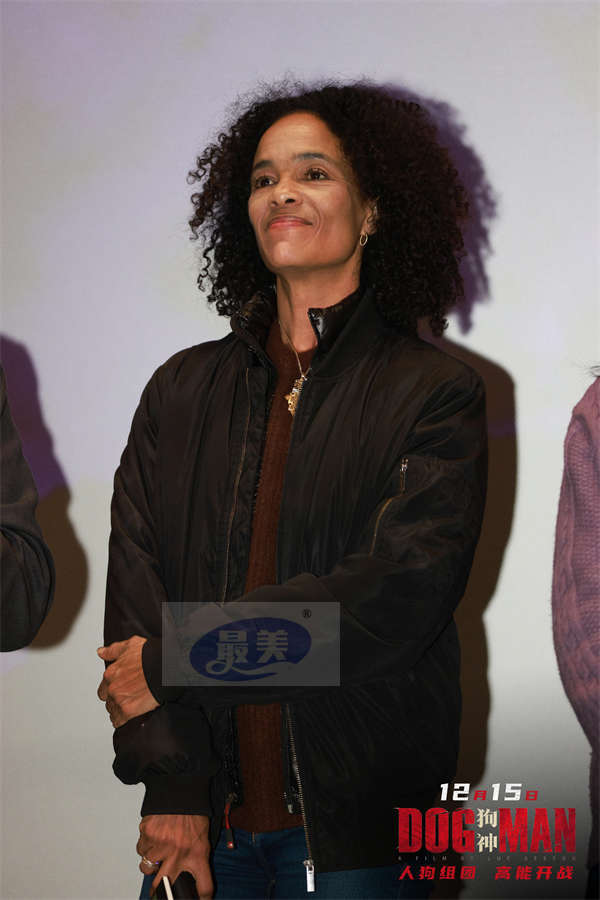 吕克·贝松《狗神》杭州路演 主创影迷走心交流白发老人泪洒现场