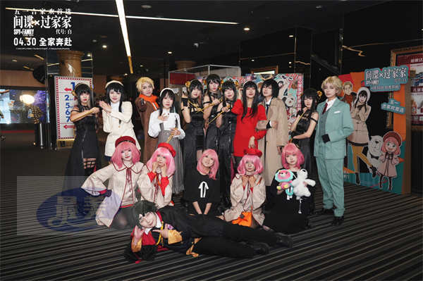 电影《间谍过家家 代号：白》首映口碑暴涨 首创沉浸逛玩破次元狂欢