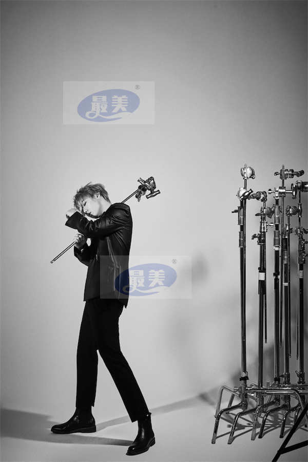 刘炫廷专辑《NOBODY》上线 15首歌诠释5年蜕变