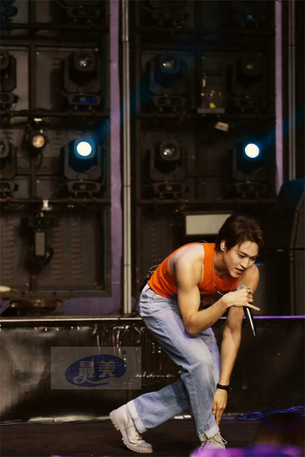 赞多出席上海品牌活动 新歌连唱尽显超强舞台实力