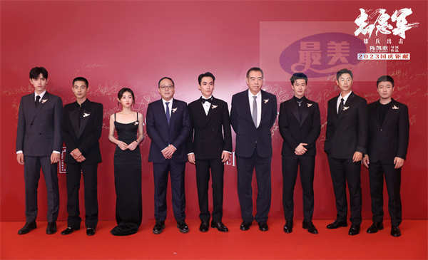 《志愿军：雄兵出击》曝朱亚文肖央黄晓明 为两天戏份种两年小麦