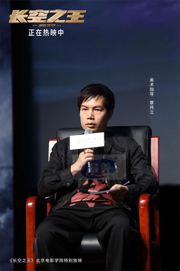 电影《长空之王》上映15天累计票房6.91亿   发布“空中撞鸟”正片片段