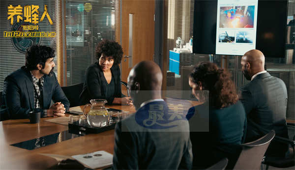 杰森·斯坦森《养蜂人》发布终极预告海报 退休特工炮轰百亿诈骗集团