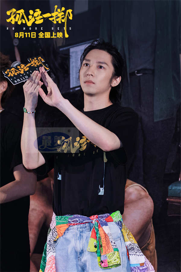 电影《孤注一掷》上海首映千人先睹内幕 反诈警察力赞推荐全家观看