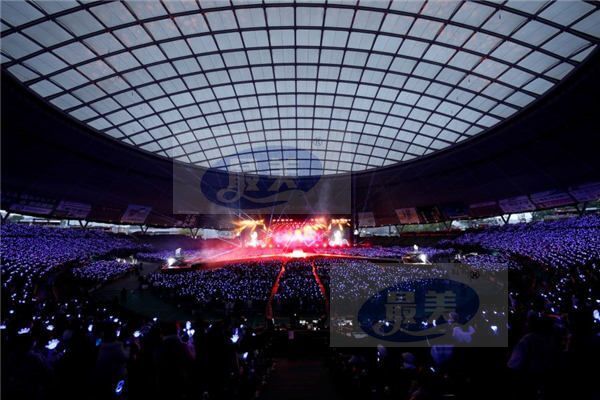 SUPER JUNIOR日本巨蛋单独演唱会盛况空前，印证了不变的人气！