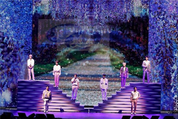 SUPER JUNIOR日本巨蛋单独演唱会盛况空前，印证了不变的人气！