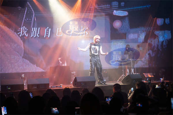 刘炫廷《NOBODY》首唱会成功举办，开启新一轮音乐之旅