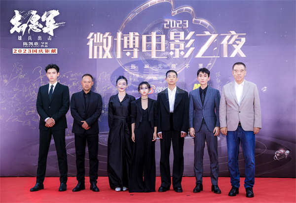 《志愿军：雄兵出击》曝朱亚文肖央黄晓明 为两天戏份种两年小麦