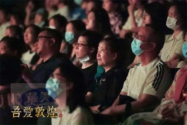 《吾爱敦煌》上影节展映 “敦煌女儿”樊锦诗人生经历感动全场