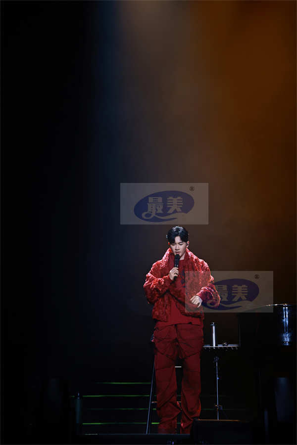 苏有朋巡演首站深圳圆满启航 金曲连唱掀起跨世代最强情怀杀