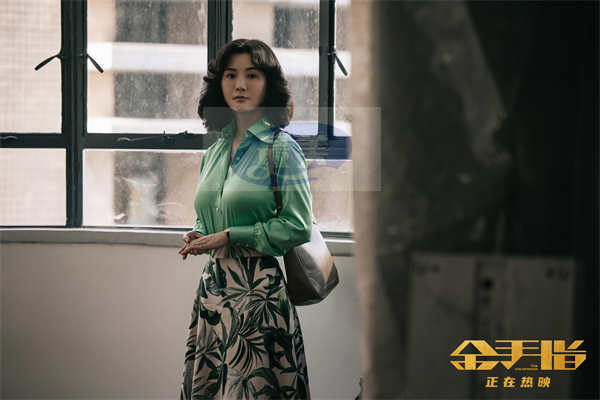电影《金手指》曝“飒起来”角色特辑   蔡卓妍片场秒变“飒姐”