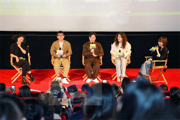 喜剧电影《银河写手》超前放映 打工人狂欢口碑高涨！