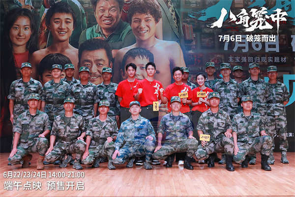 王宝强新作《八角笼中》走进南京高校  “生猛、感动”获观众力赞