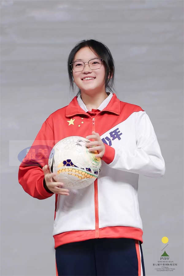 《屋顶足球》闭幕平遥国际电影展 女孩绽放拼搏光芒收获如潮好评