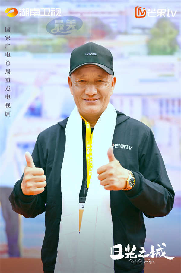 王宝强带《八角笼中》回邢台老家 笑泪狂飙横幅齐飞老乡送上“金口碑”