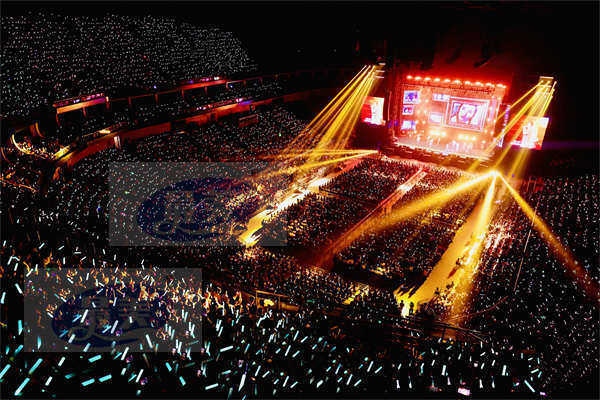 苏有朋巡演广州站穿越青春 与周柏豪燃炸《霍元甲》梦回披哥