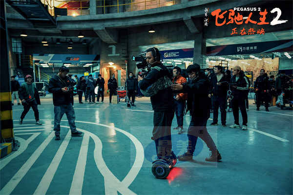 电影《飞驰人生2》发布“飞驰吧!团魂”幕后特辑 46部门千人团队齐心打造震撼视听