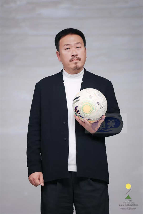 《屋顶足球》闭幕平遥国际电影展 女孩绽放拼搏光芒收获如潮好评