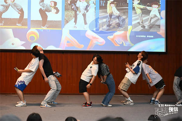 《透明侠侣》北京路演“00后”盛赞喜剧宝藏  史策王皓现场唱跳惊喜爆棚