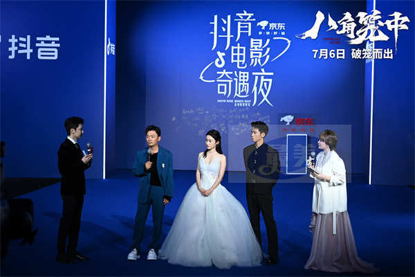 《八角笼中》获两项殊荣 王宝强“有潜力”新作传递真实力量