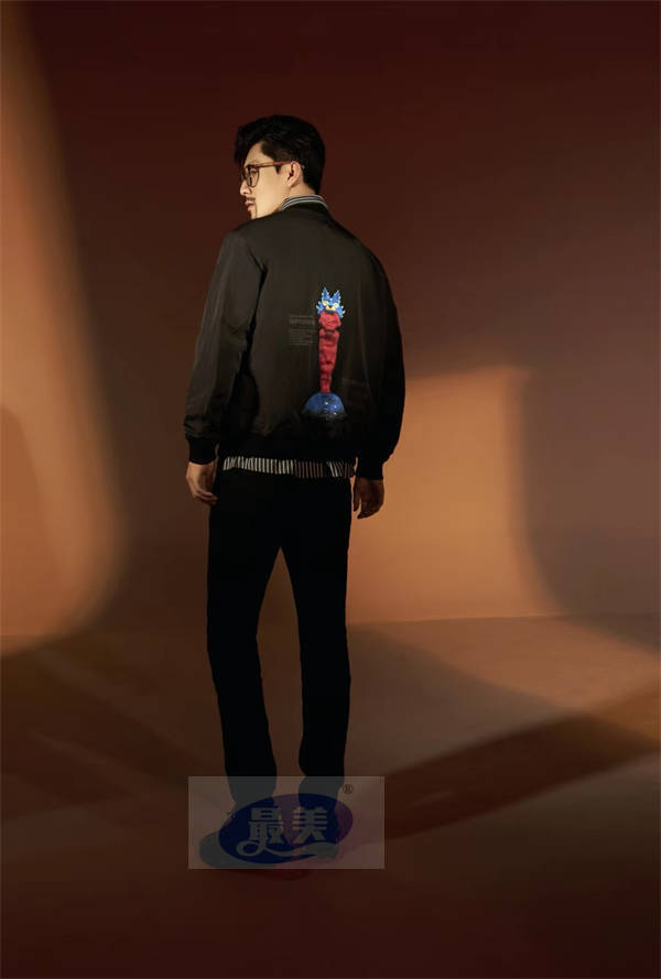 七匹狼跨界牵手艺术家陈文令,打造雕塑艺术时尚