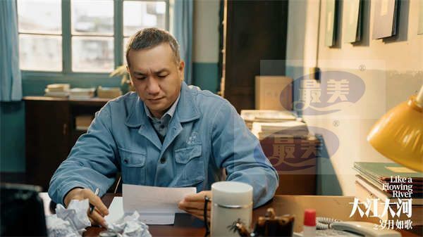 黄觉《繁花》《大江大河3》双剧刷屏 同时代角色命运引关注 (4).jpg 黄觉《繁花》《大江大河3》双剧刷屏 同时代角色命运引关注