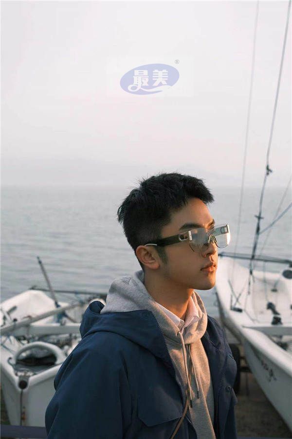 设计师王韵达与眼镜品牌合作联名款 诠释运动墨镜新概念