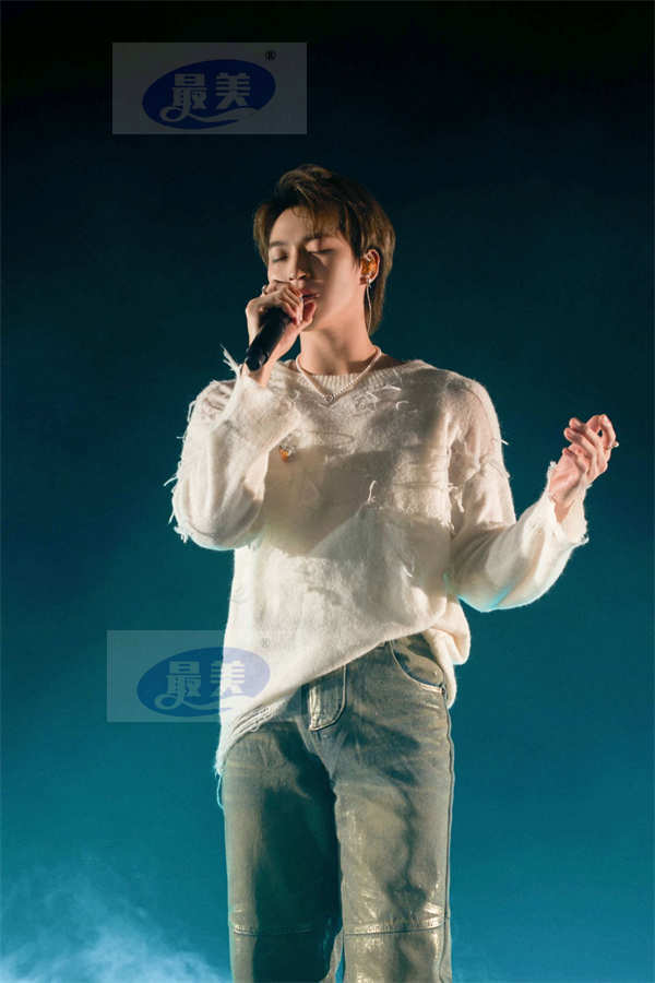 赞多AboutSanta2023巡演正式开启 北京站新歌首唱音乐狂欢不停歇