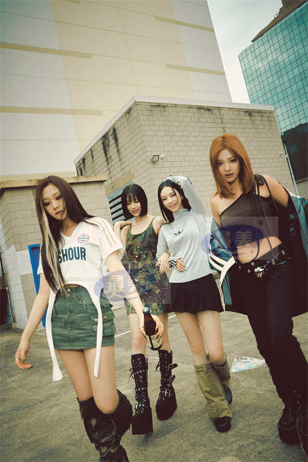 aespa新迷你专辑《MY WORLD》荣登Circle排行榜双冠王宝座，继续《Spicy》热潮！