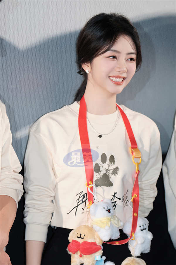 电影《再见，李可乐》首映礼获盛赞 谭松韵表演细腻入微引全场泪目